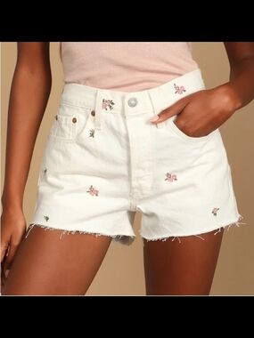 NWT Levi's 501 high rise floral denim shorts.